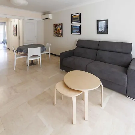 Spacieux En Bord De Appartement *