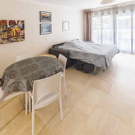 Appartement Spacieux En Bord De *
