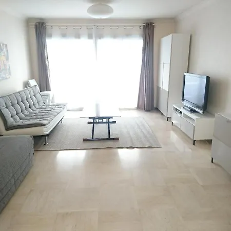 Apartment One-bedroom Near The And The Old Town *