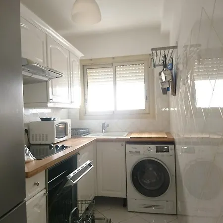 One-bedroom Near The And The Old Town Апартаменты *
