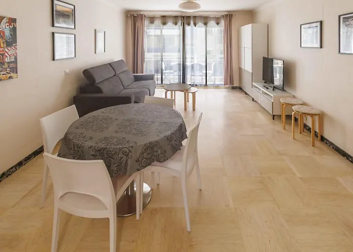 Spacieux En Bord De *