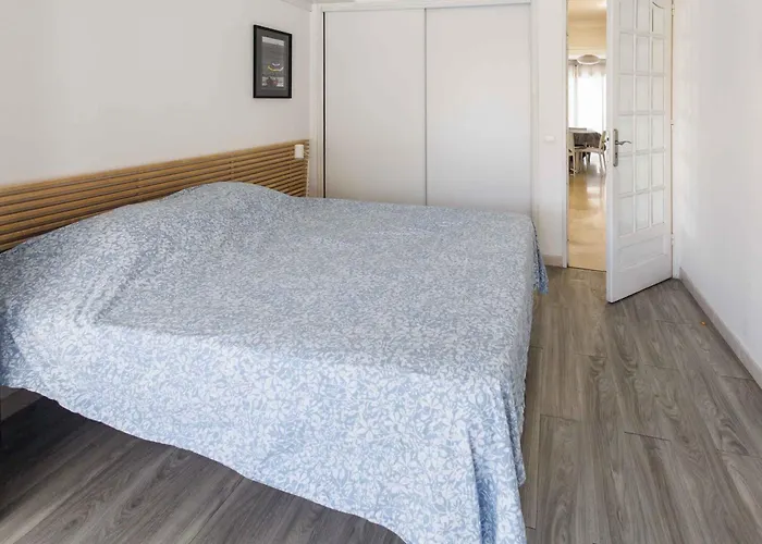 Spacieux En Bord De アパート アンティーブ